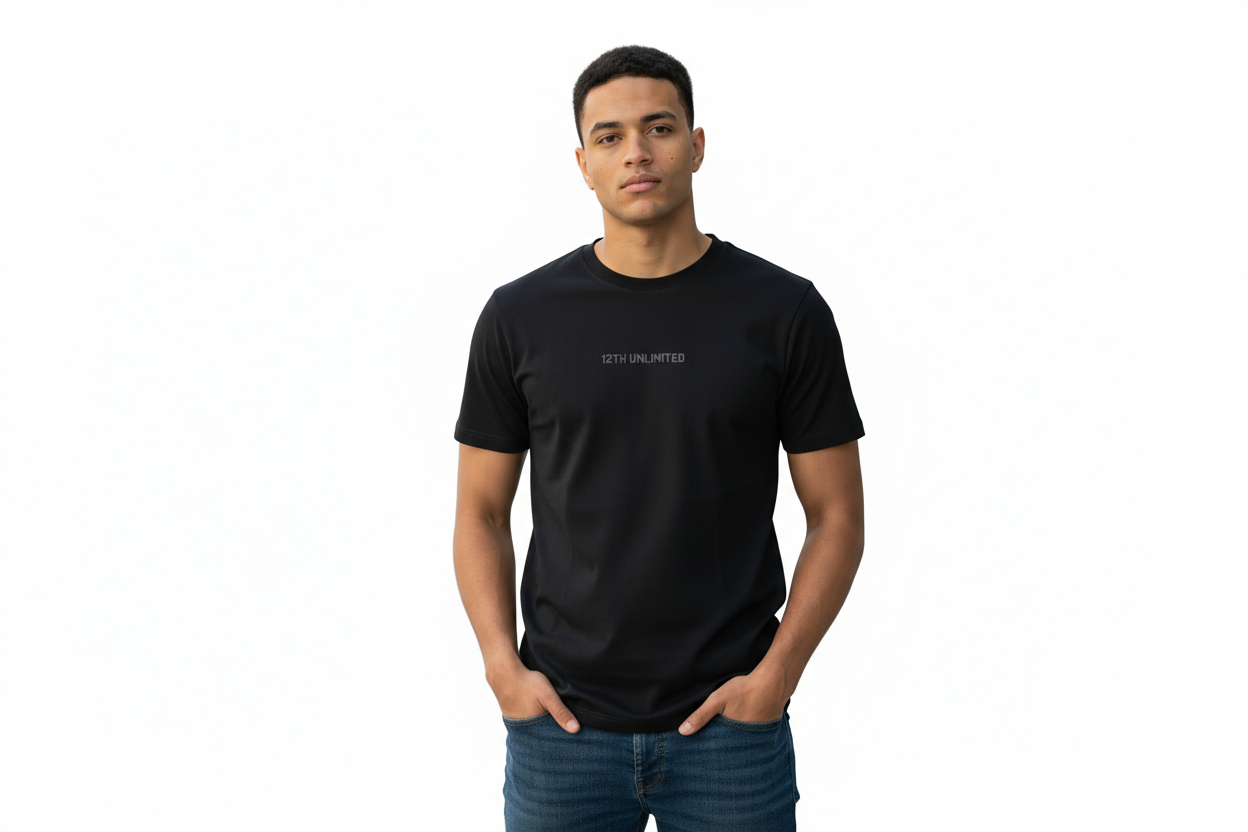 Camiseta negra fondo blanco