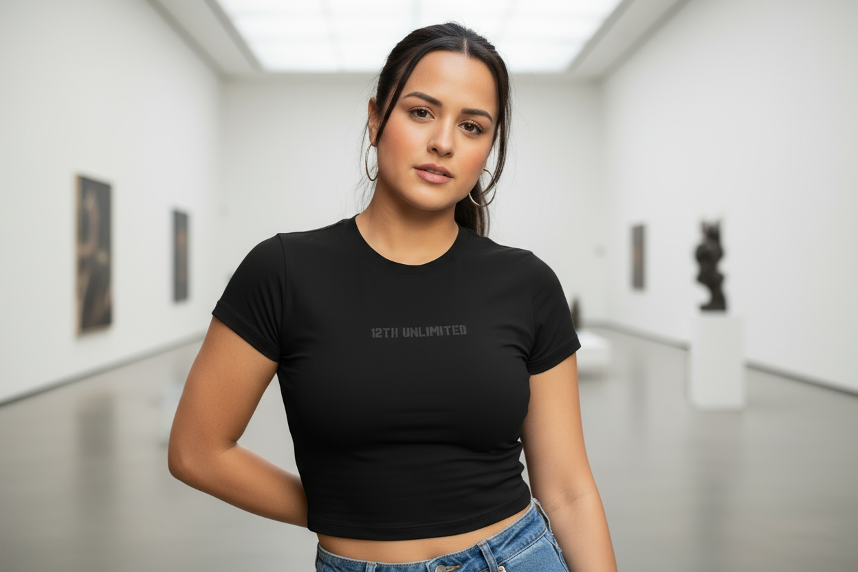 Polera en galería de arte moderna